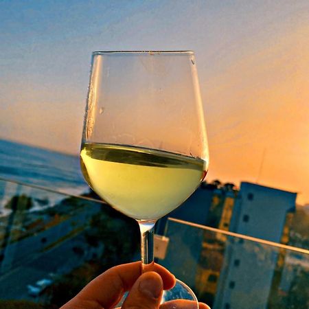 The White Pearl Suite - Beach Front City Centre With Sea View. リマソール エクステリア 写真