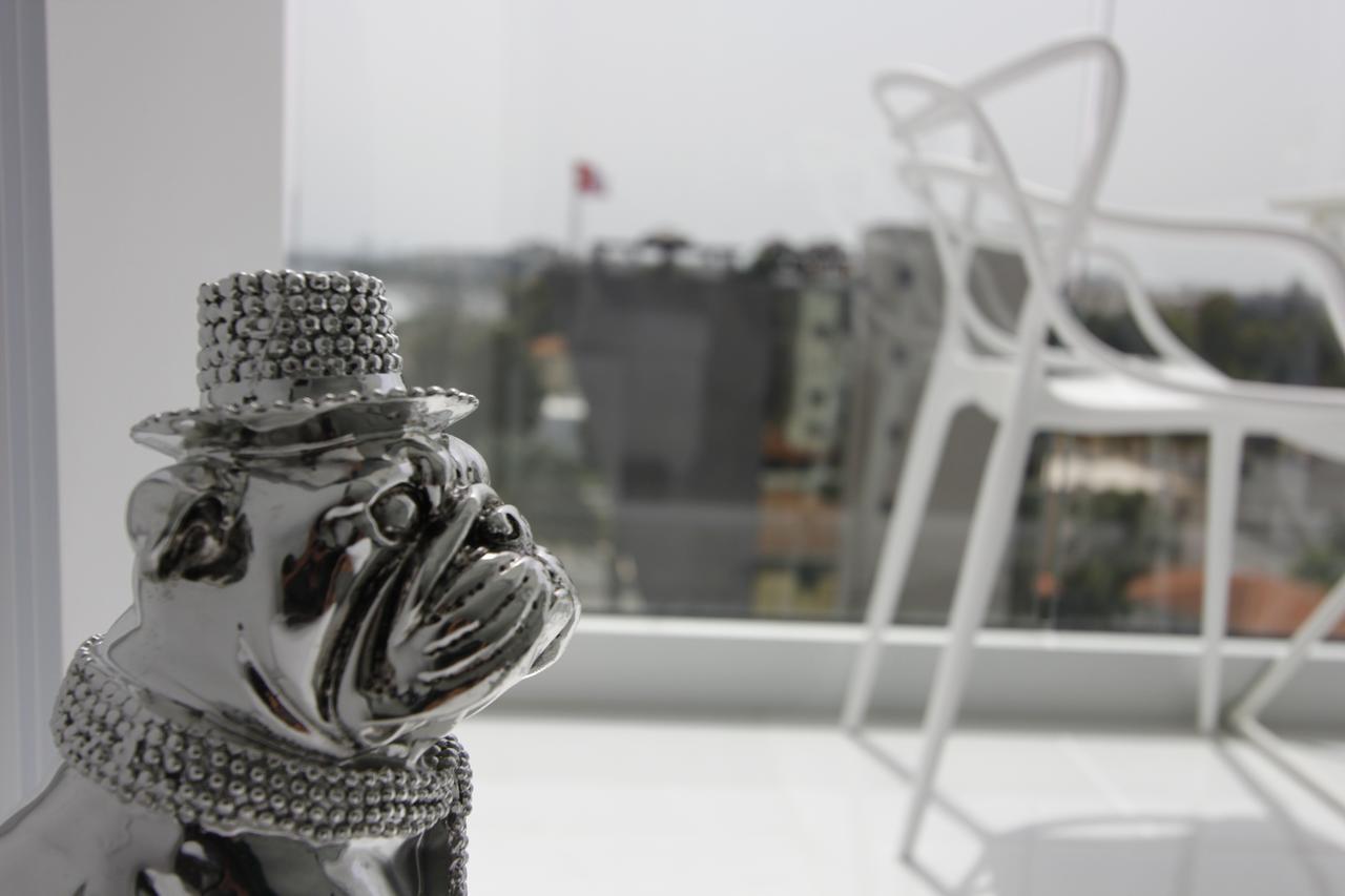 The White Pearl Suite - Beach Front City Centre With Sea View. リマソール エクステリア 写真