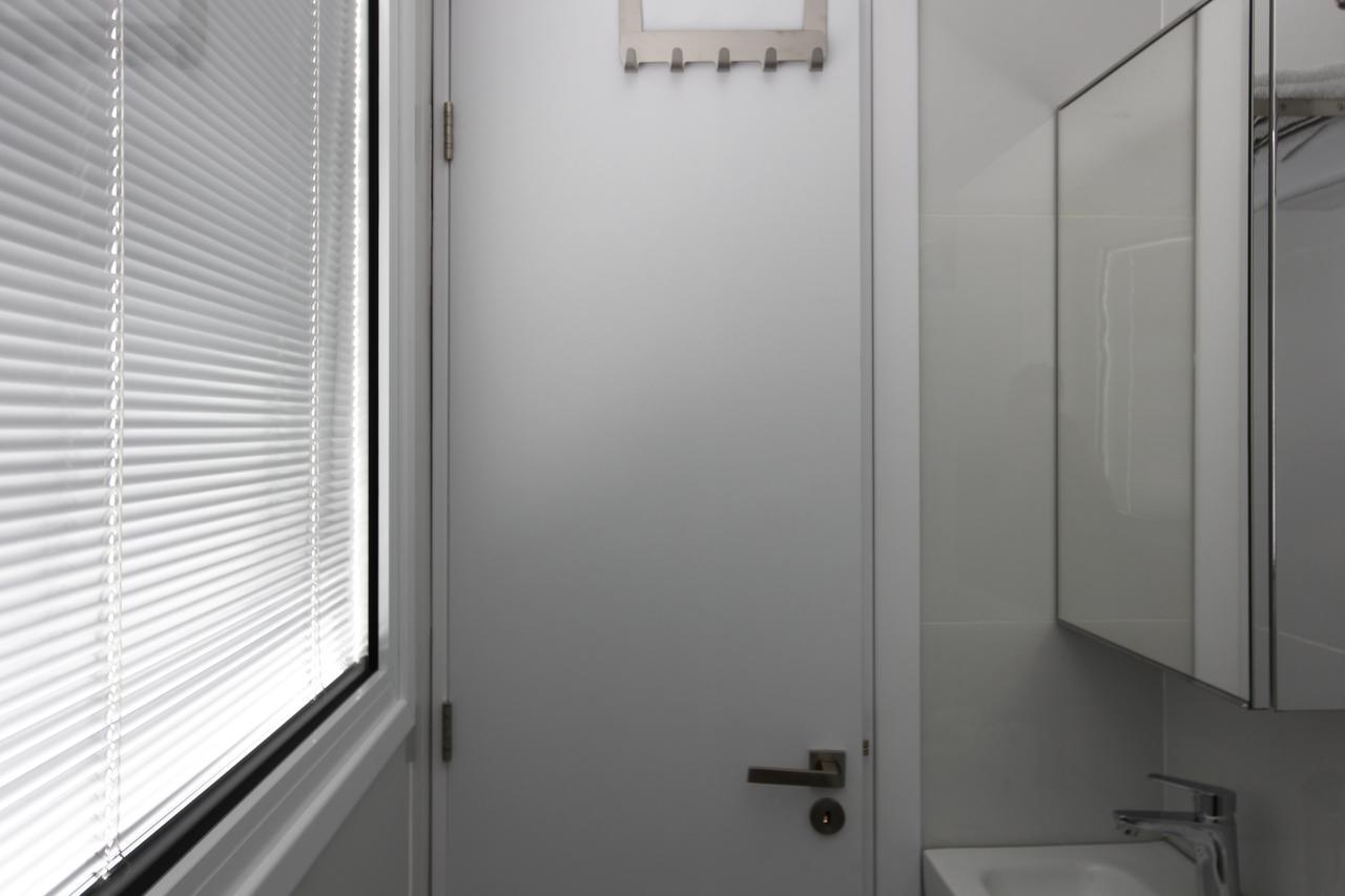 The White Pearl Suite - Beach Front City Centre With Sea View. リマソール エクステリア 写真
