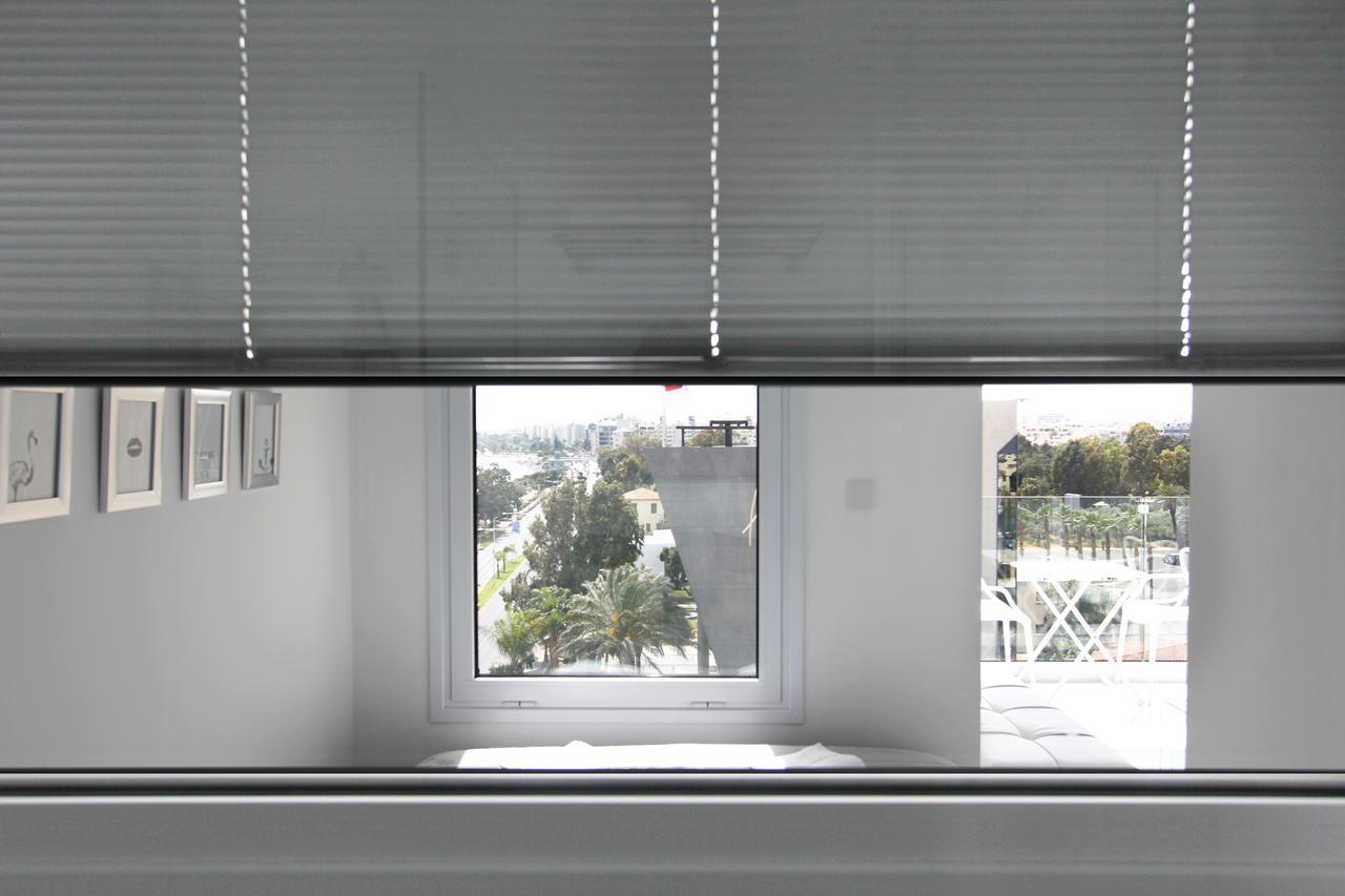 The White Pearl Suite - Beach Front City Centre With Sea View. リマソール エクステリア 写真