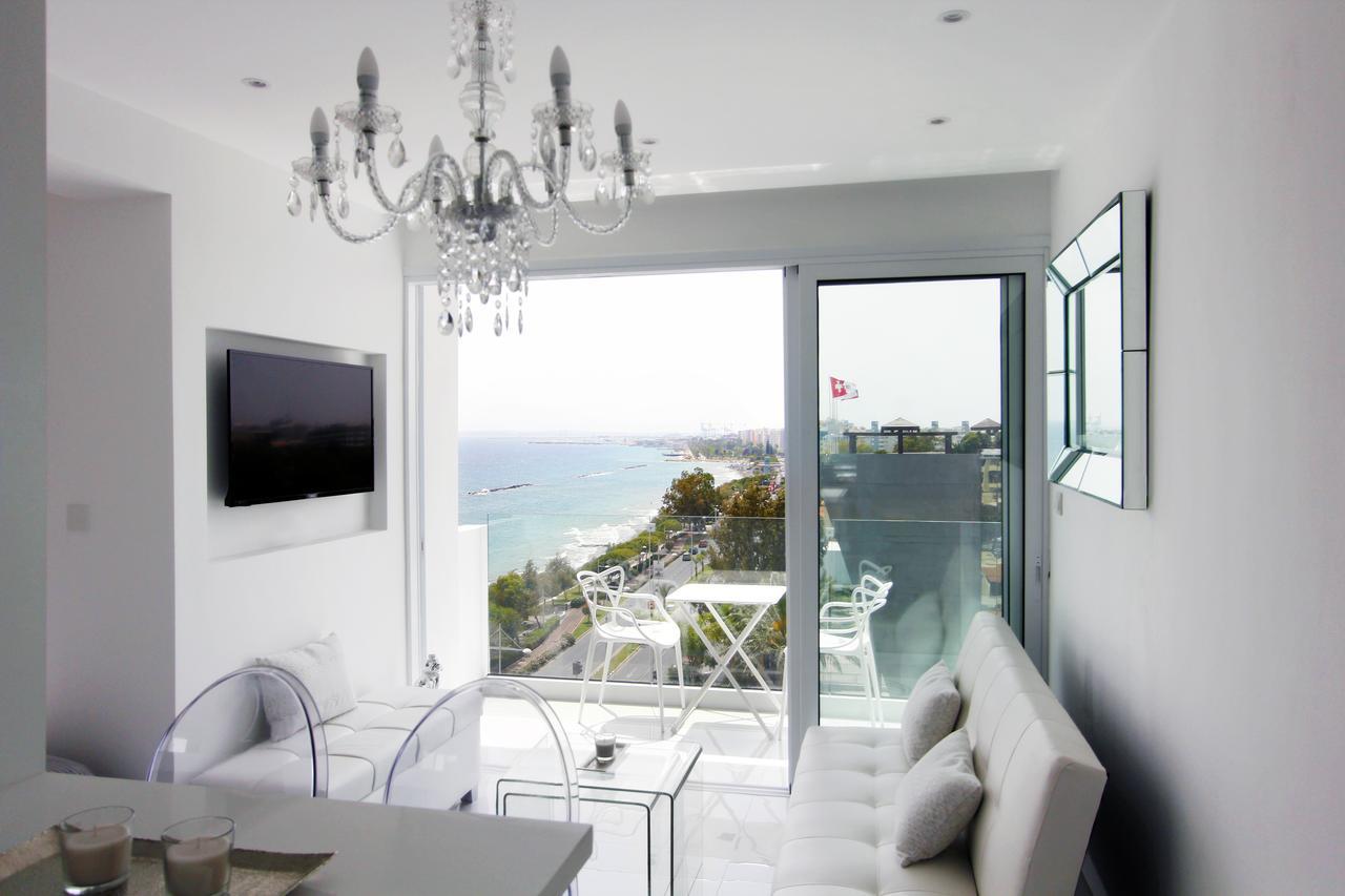 The White Pearl Suite - Beach Front City Centre With Sea View. リマソール エクステリア 写真