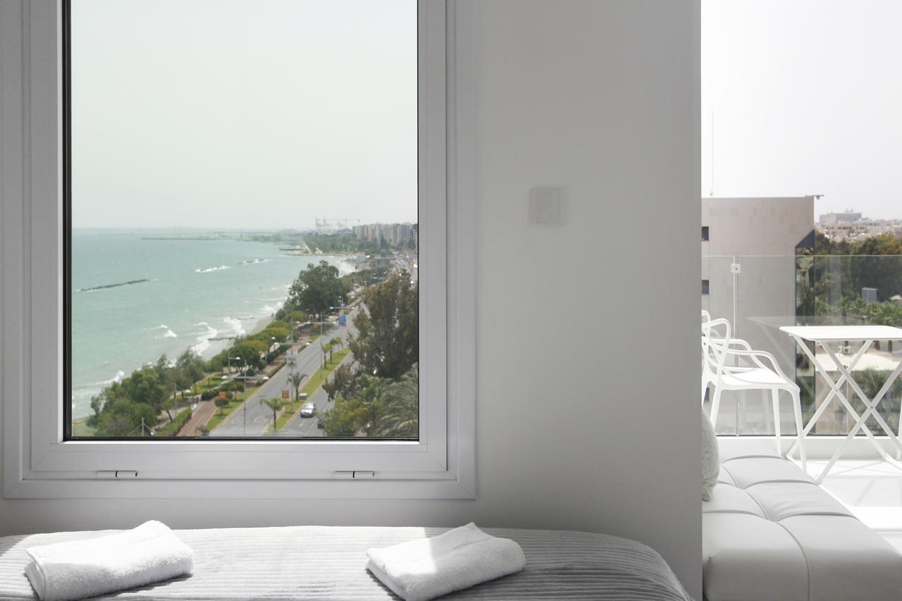 The White Pearl Suite - Beach Front City Centre With Sea View. リマソール エクステリア 写真