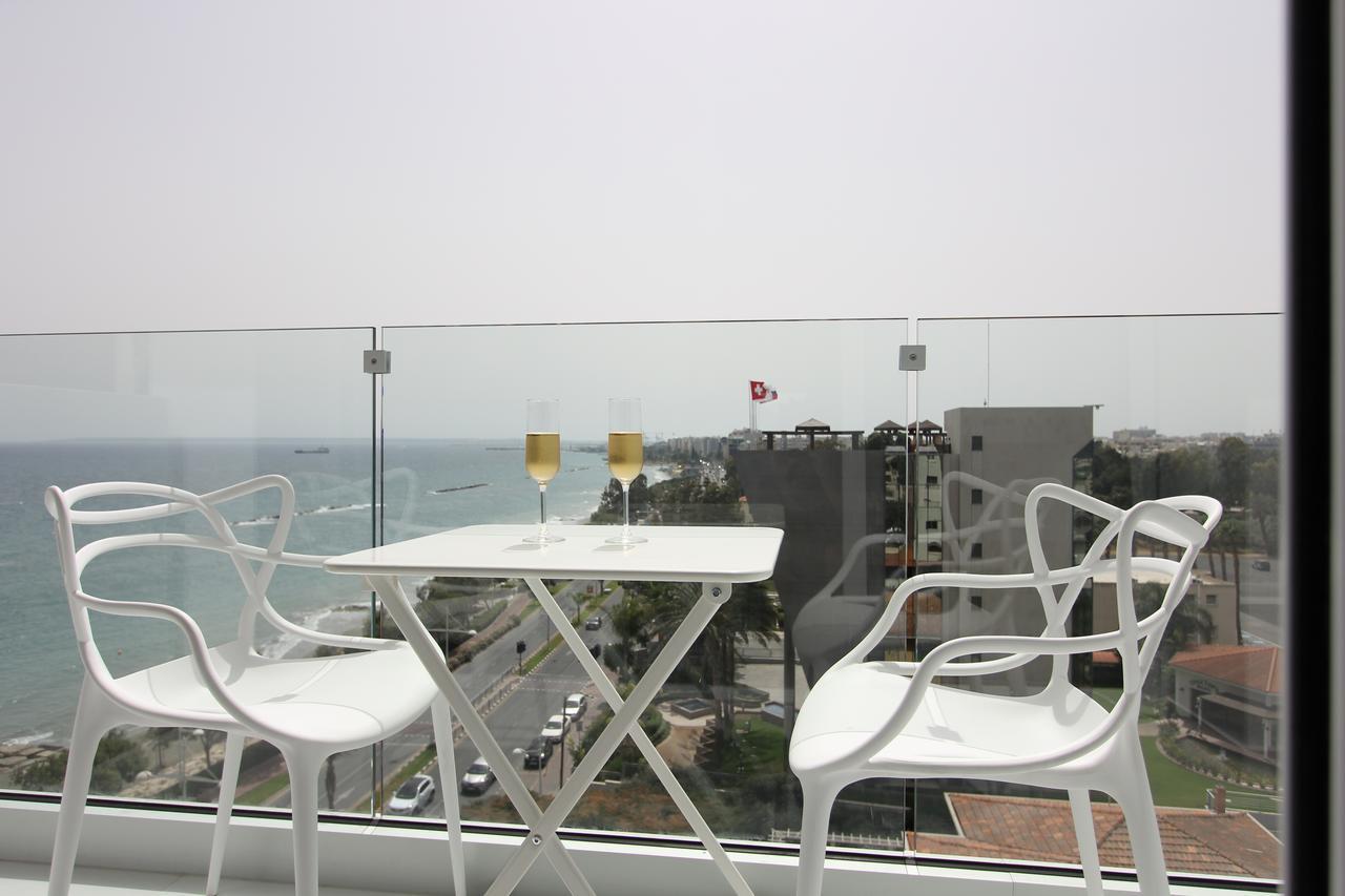 The White Pearl Suite - Beach Front City Centre With Sea View. リマソール エクステリア 写真